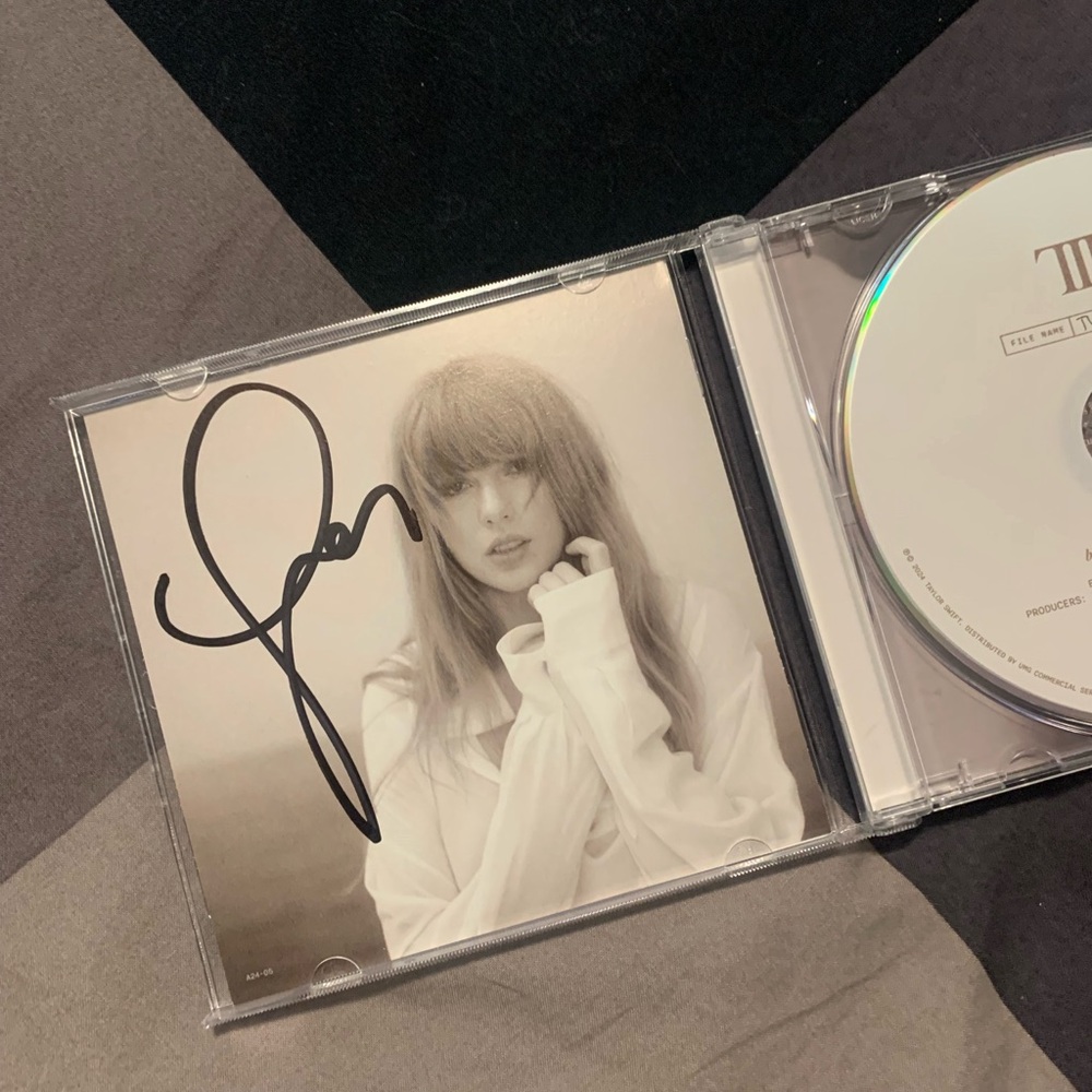 SIGNED Taylor Swift CD - TTPD